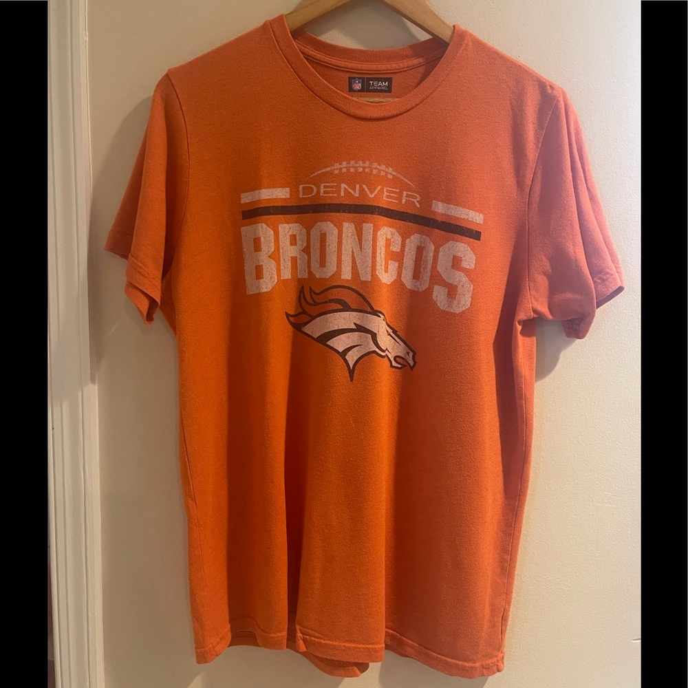 EUC Denver Broncos Vintage style t-shirt